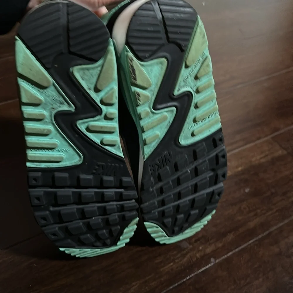 Nike Air Max 90 in Gray and Teal - 7Y
